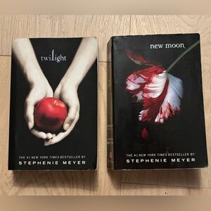 Book Set - Twilight & New Moon